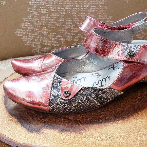 UTV | FEMININE MARY JANE METALLIC ROSE SNAKESKIN - Picture 4 of 15